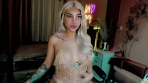 Snapshot of xhey_honeyx chatting on June 2, 5:42 am hey honey online show from June 2, 5:42 am