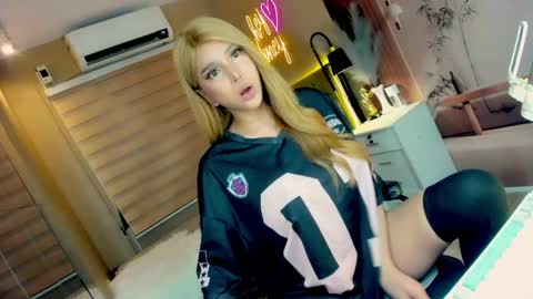 Snapshot of xhey_honeyx chatting on June 8, 5:52 am hey honey online show from June 8, 5:52 am