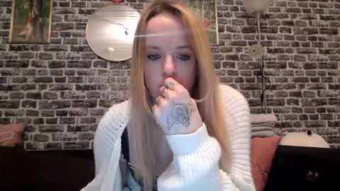 Snapshot of xhotmilf87x chatting on February 1, 9:57 pm Milfi online show from February 1, 9:57 pm