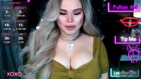 Snapshot of xhugeharleyselfsuckerx chatting on October 23, 3:17 am xHUGECOCKTILLCUMX online show from October 23, 3:17 am