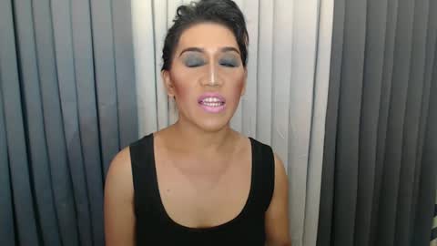 Snapshot of xhugejerkingtransx chatting on December 25, 12:27 am GWEN THOMPSON ....... online show from December 25, 12:27 am