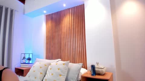 XIMENA LOPEZ online show from November 24, 7:46 pm