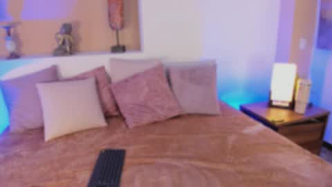  X I O M A R A  online show from February 10, 7:51 pm