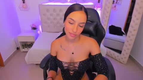 Snapshot of xiomara_cortes chatting on February 25, 7:25 pm xiomara_cortes online show from February 25, 7:25 pm