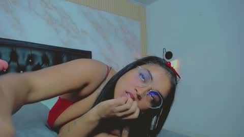 Snapshot of xiomy_fox chatting on February 24, 4:38 pm XiomyFox online show from February 24, 4:38 pm