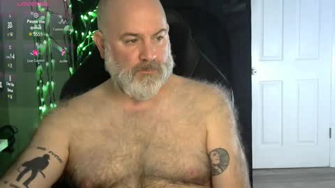 Snapshot of xjohnniex77 chatting on January 17, 4:06 am MrSlowBurn77 online show from January 17, 4:06 am