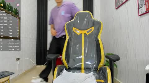 Snapshot of xkevyn chatting on October 21, 12:28 pm online show from October 21, 12:28 pm