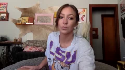 xLacyy online show from October 5, 5:22 pm