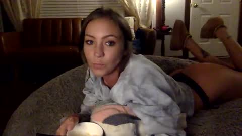 xLacyy online show from October 21, 2:12 am