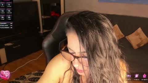 Snapshot of xlaracroftx chatting on December 23, 2:02 am Lara online show from December 23, 2:02 am