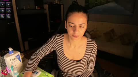 Snapshot of xlaracroftx chatting on January 14, 11:37 pm Lara online show from January 14, 11:37 pm