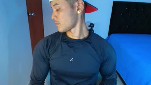 xlatin21 online show from November 2, 10:56 pm