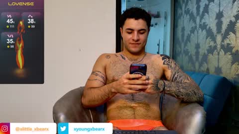 Snapshot of xlittle_xbearx chatting on January 25, 2:47 am Kev online show from January 25, 2:47 am