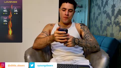 Snapshot of xlittle_xbearx chatting on January 28, 2:53 am Kev online show from January 28, 2:53 am