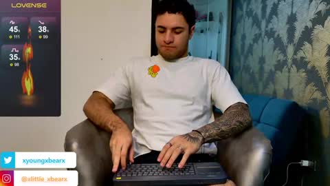 Snapshot of xlittle_xbearx chatting on January 30, 11:02 pm Kev online show from January 30, 11:02 pm