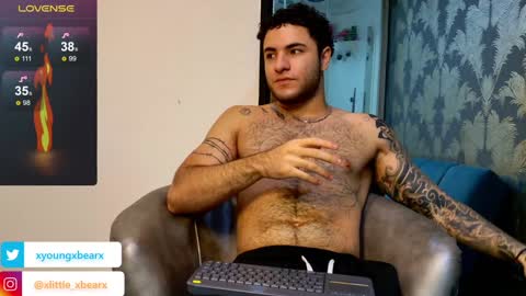Snapshot of xlittle_xbearx chatting on February 4, 5:31 am Kev online show from February 4, 5:31 am