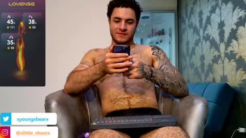 Snapshot of xlittle_xbearx chatting on February 11, 1:41 am Kev online show from February 11, 1:41 am