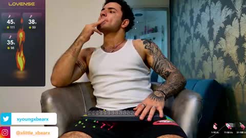 Snapshot of xlittle_xbearx chatting on February 11, 10:50 pm Kev online show from February 11, 10:50 pm