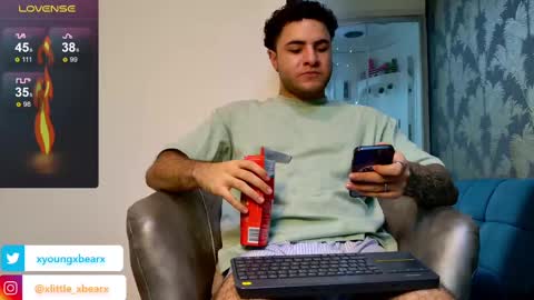 Snapshot of xlittle_xbearx chatting on February 25, 2:25 am Kev online show from February 25, 2:25 am
