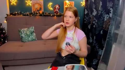 Chloe online show from December 9, 3:00 pm