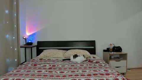 Chloe online show from November 18, 8:08 am