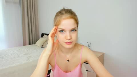 Snapshot of xloe_queen chatting on May 14, 9:05 am Chloe online show from May 14, 9:05 am