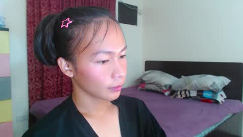 Snapshot of xlovely_destinyx chatting on February 13, 10:00 pm Alice online show from February 13, 10:00 pm