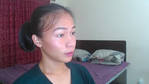Snapshot of xlovely_destinyx chatting on March 3, 8:32 pm Alice online show from March 3, 8:32 pm