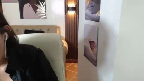 lunna online show from October 25, 7:41 pm