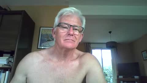 xmaeg3 online show from October 8, 9:40 am