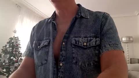 Snapshot of xman4you69 chatting on December 31, 3:31 pm xman4you69 online show from December 31, 3:31 pm