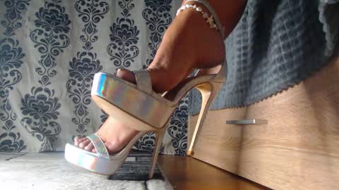 Snapshot of xmistressmonroex chatting on October 14, 7:42 am Monroe online show from October 14, 7:42 am