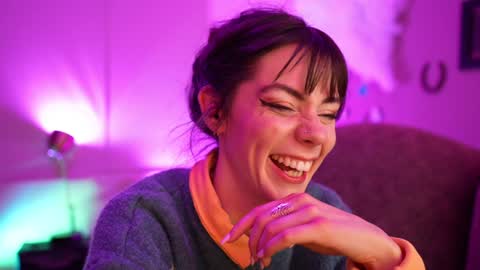 Bella Bondai online show from December 30, 12:20 pm