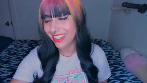 Snapshot of xocurvyrae chatting on December 5, 2:33 pm Rae online show from December 5, 2:33 pm