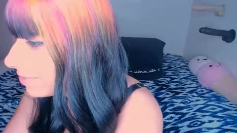 Snapshot of xocurvyrae chatting on December 20, 3:03 am Rae online show from December 20, 3:03 am