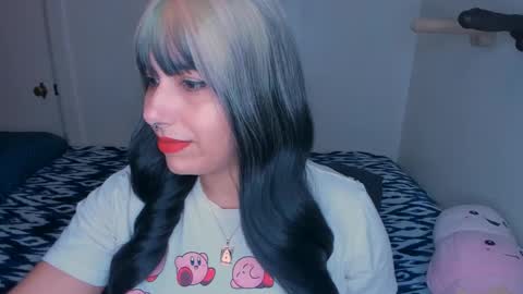 Snapshot of xocurvyrae chatting on January 6, 2:15 am Rae online show from January 6, 2:15 am