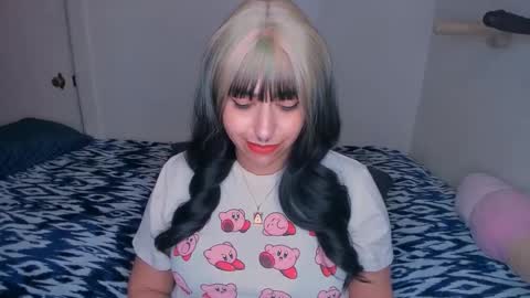 Snapshot of xocurvyrae chatting on January 6, 5:41 am Rae online show from January 6, 5:41 am