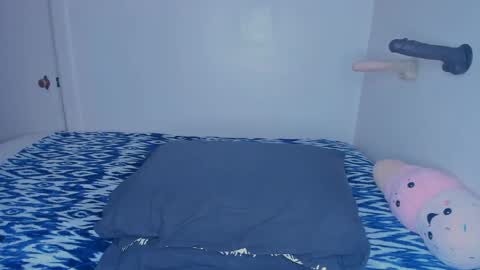 Snapshot of xocurvyrae chatting on February 8, 9:46 pm Rae online show from February 8, 9:46 pm