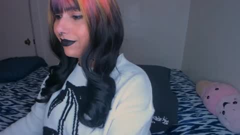 Snapshot of xocurvyrae chatting on February 16, 2:20 am Rae online show from February 16, 2:20 am