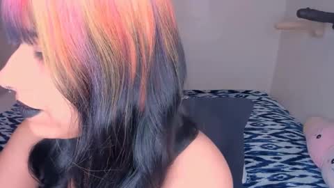 Snapshot of xocurvyrae chatting on February 18, 1:43 am Rae online show from February 18, 1:43 am