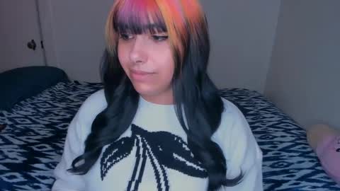 Snapshot of xocurvyrae chatting on February 19, 3:39 am Rae online show from February 19, 3:39 am