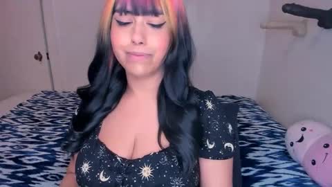 Snapshot of xocurvyrae chatting on February 24, 1:46 am Rae online show from February 24, 1:46 am