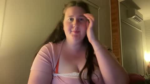 xopeachybaby online show from May 3, 11:49 am
