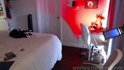 xoroxanne online show from October 27, 9:30 pm