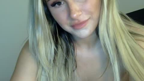 Lacey Loo online show from June 21, 6:49 am