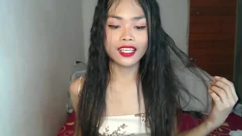 Snapshot of xpinaycreamcockx chatting on October 17, 2:04 am JHANA online show from October 17, 2:04 am