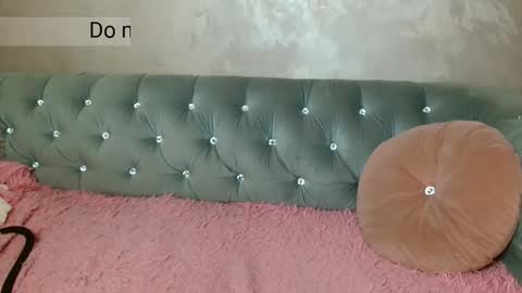 xqueencarox online show from September 23, 11:41 pm