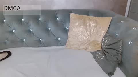 xqueencarox online show from February 26, 11:59 pm