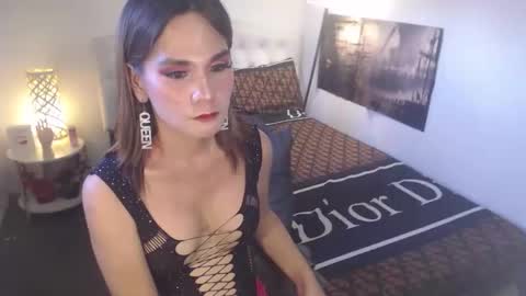 Snapshot of xqueenyasiandomcumx chatting on September 25, 1:20 am address me as QUEEN NINA A Little Bit of ANGELIC FACE with a Wild Demonic Side online show from September 25, 1:20 am