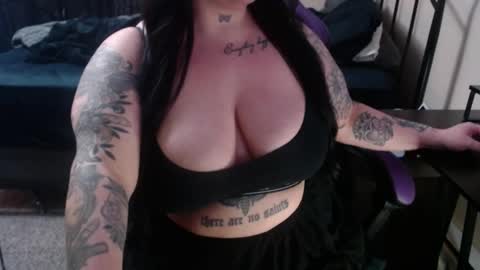 xorileyschembri online show from February 19, 2:12 am